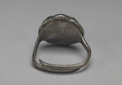 图片[3]-Silver ring with inlay of coral and turquoise, Qing dynasty, 18th c., Tibetan work-China Archive